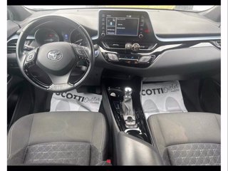 TOYOTA C-HR 2.0 Hybrid E-CVT Trend