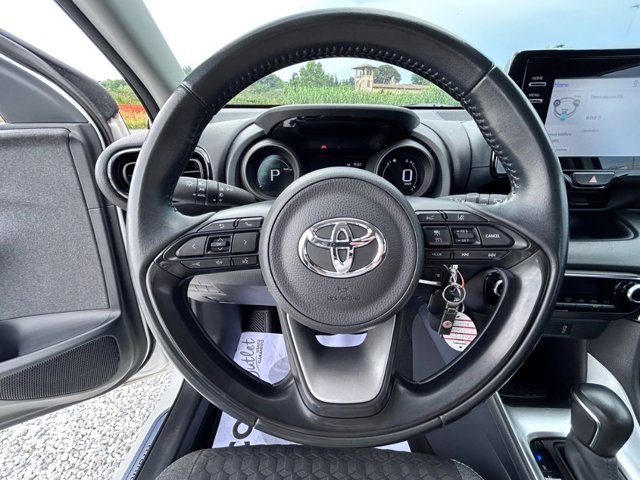 TOYOTA Yaris 1.5h trend