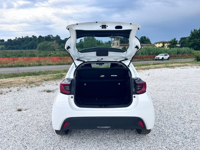 TOYOTA Yaris 1.5h trend