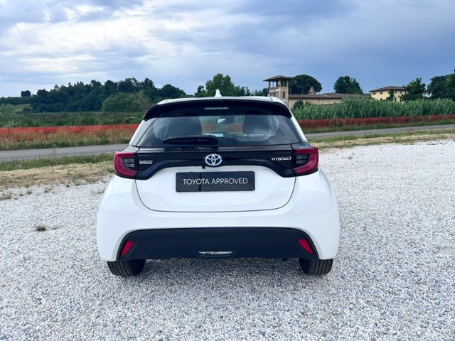 TOYOTA Yaris 1.5h trend