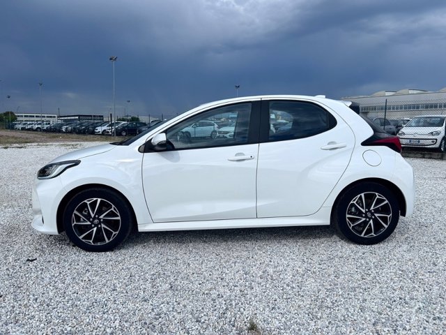 TOYOTA Yaris 1.5h trend