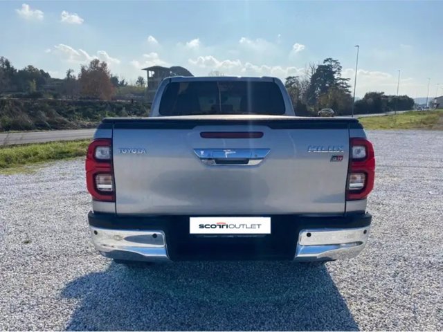 TOYOTA Hilux 2.4 d-4d sc 4x2 active