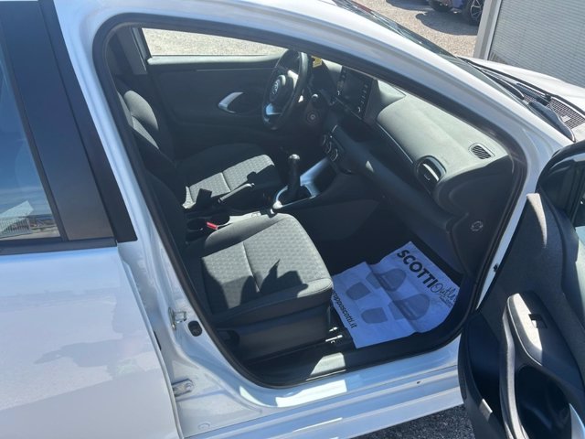 TOYOTA Yaris 1.0 active