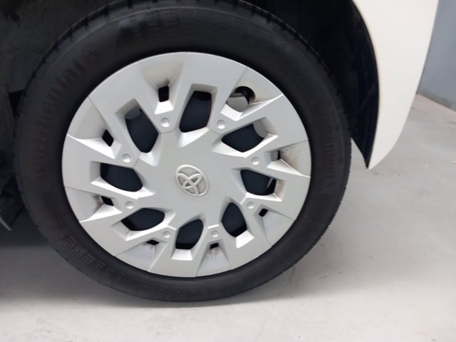 TOYOTA Aygo Connect 1.0 VVT-i 72 CV 5 porte x-play