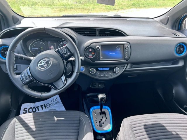 TOYOTA Yaris 1.5 Hybrid 5 porte Trend "Cyan Edition"