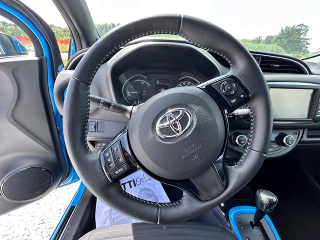 TOYOTA Yaris 1.5 Hybrid 5 porte Trend "Cyan Edition"