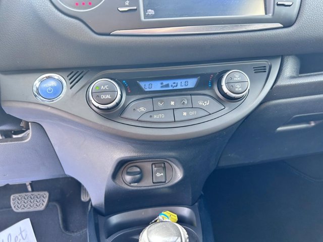 TOYOTA Yaris 1.5 Hybrid 5 porte Trend "Cyan Edition"