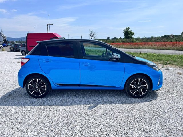 TOYOTA Yaris 1.5 Hybrid 5 porte Trend "Cyan Edition"