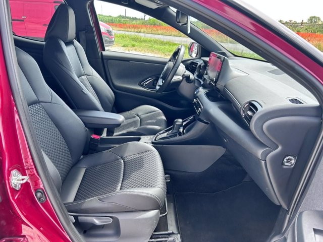 TOYOTA Yaris 1.5h style