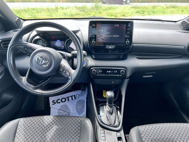 TOYOTA Yaris 1.5h style