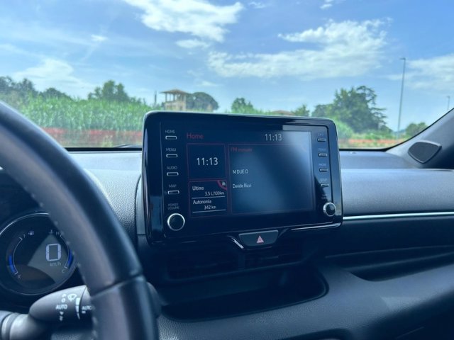TOYOTA Yaris 1.5h style