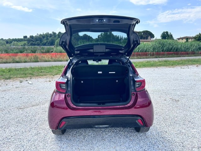TOYOTA Yaris 1.5h style