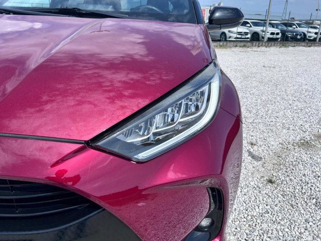 TOYOTA Yaris 1.5h style