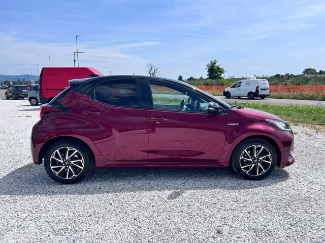 TOYOTA Yaris 1.5h style