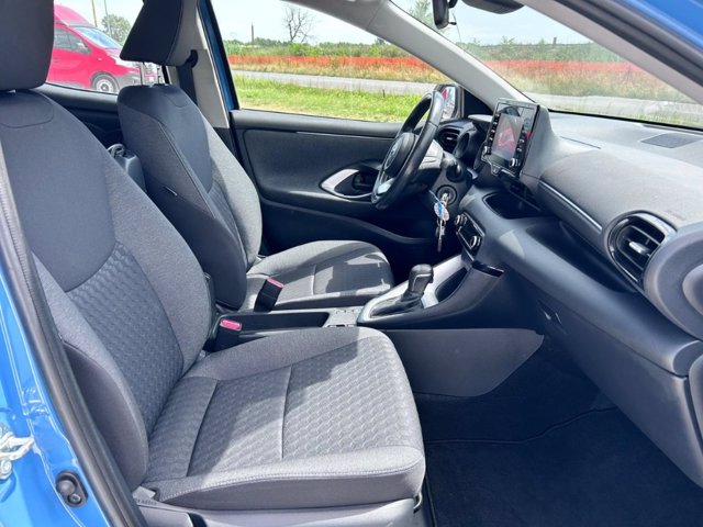 TOYOTA Yaris 1.5h trend