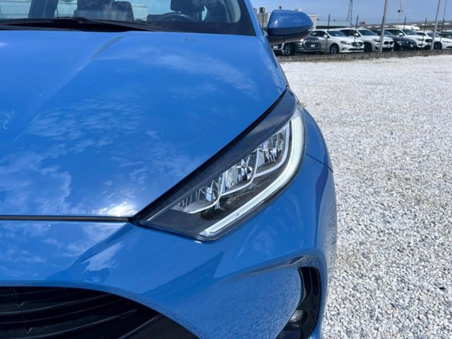 TOYOTA Yaris 1.5h trend