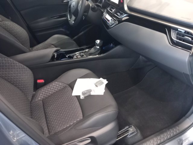 TOYOTA C-hr 2.0h trend e-cvt