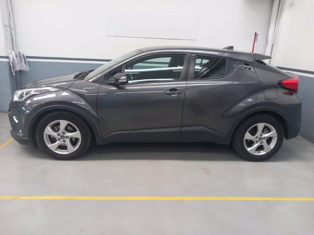 TOYOTA C-hr 1.8h active 2wd e-cvt