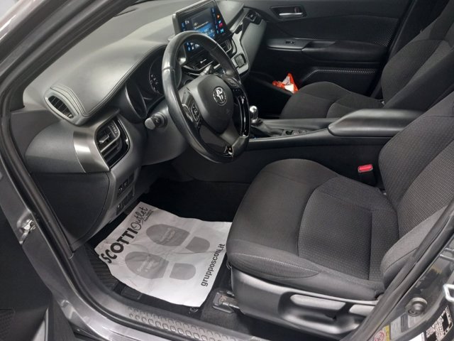 TOYOTA C-hr 1.8h active 2wd e-cvt