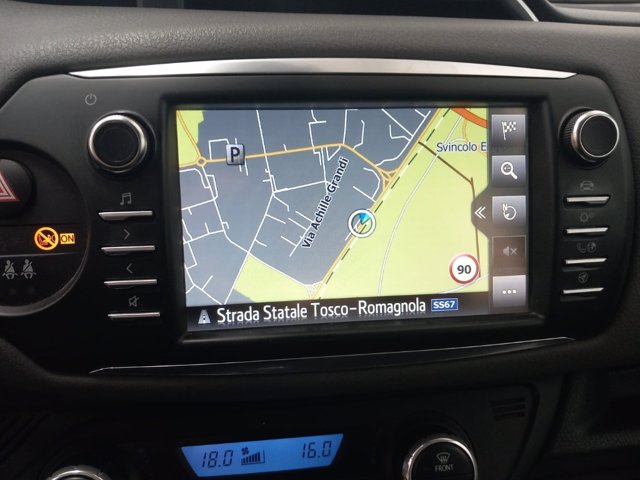 TOYOTA Yaris 1.5 5 porte Active