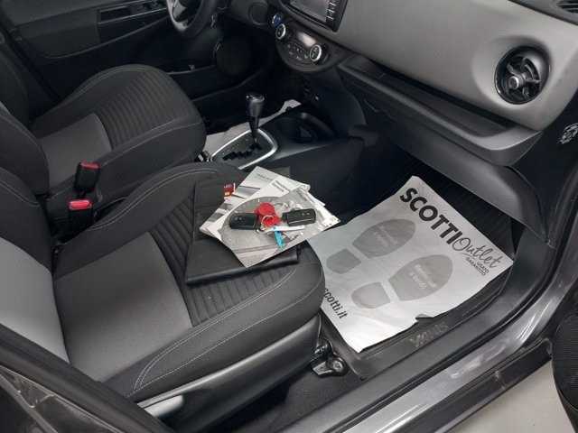 TOYOTA Yaris 1.5 5 porte Active