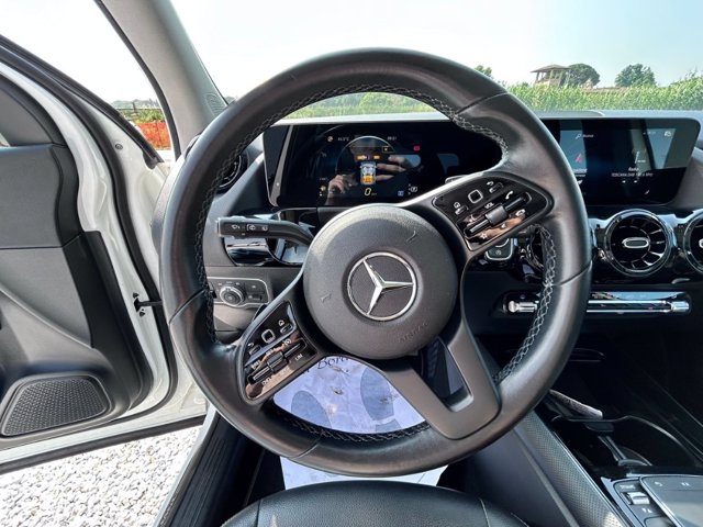 MERCEDES Classe GLA 180 D Business Extra 8G-DCT