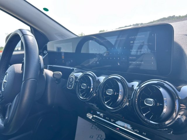 MERCEDES Classe GLA 180 D Business Extra 8G-DCT