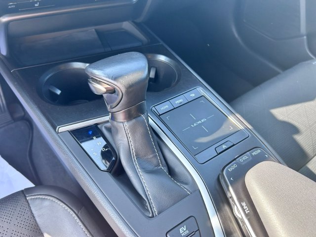 LEXUS UX Hybrid Luxury