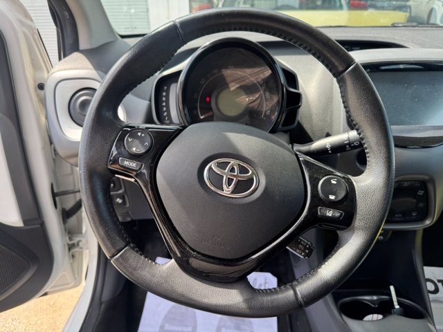 TOYOTA Aygo Connect 1.0 VVT-i 72 CV 5 porte x-play