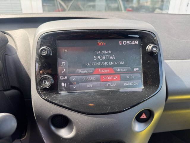 TOYOTA Aygo Connect 1.0 VVT-i 72 CV 5 porte x-play