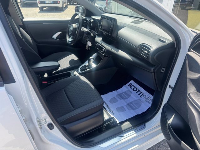 TOYOTA Yaris 1.5h trend