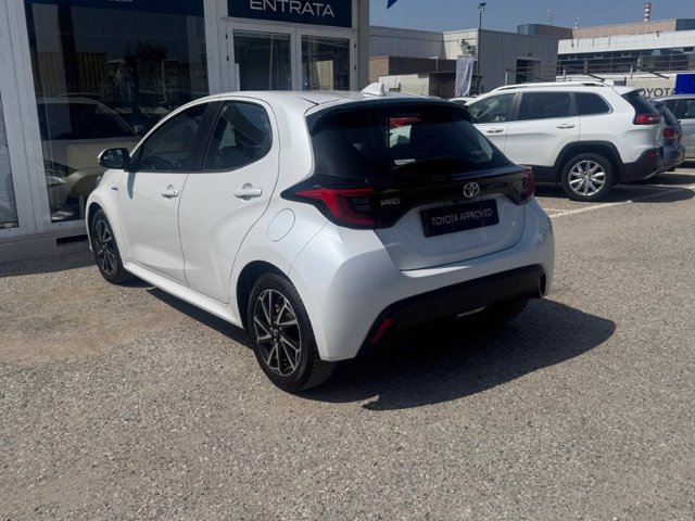 TOYOTA Yaris 1.5h trend