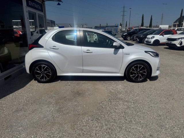 TOYOTA Yaris 1.5h trend