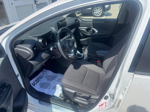 TOYOTA Yaris 1.5h trend