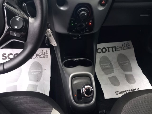 TOYOTA Aygo 5p 1.0 x-play m-mt 72cv