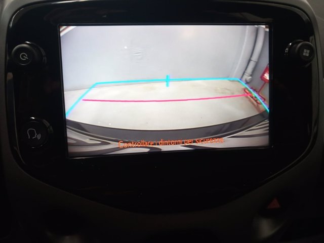 TOYOTA Aygo 5p 1.0 x-play m-mt 72cv