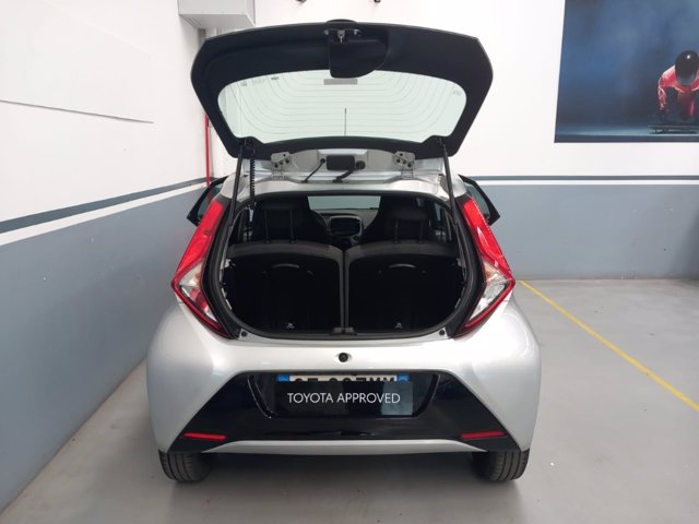 TOYOTA Aygo 5p 1.0 x-play m-mt 72cv