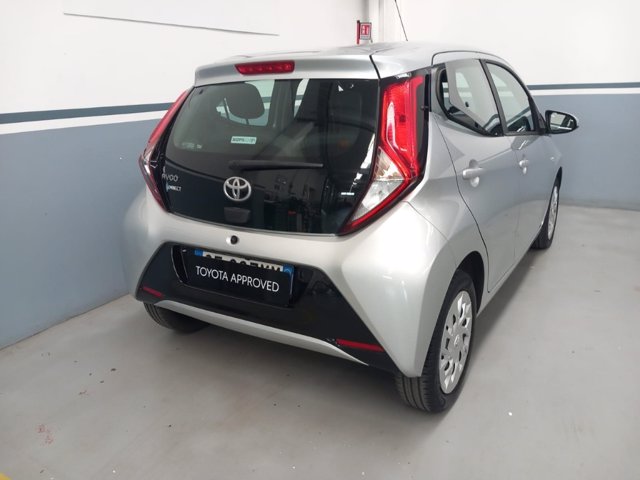 TOYOTA Aygo 5p 1.0 x-play m-mt 72cv