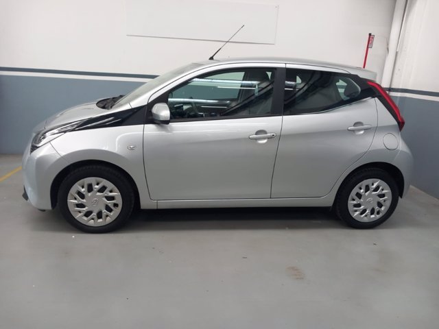 TOYOTA Aygo 5p 1.0 x-play m-mt 72cv