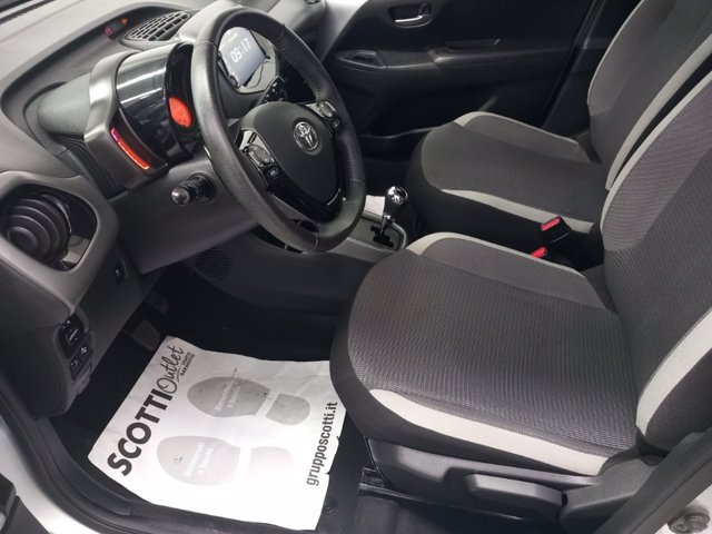 TOYOTA Aygo 5p 1.0 x-play m-mt 72cv
