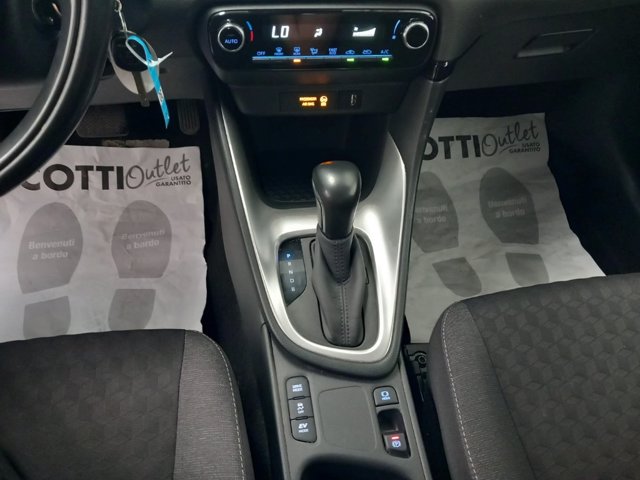 TOYOTA Yaris 1.5h active