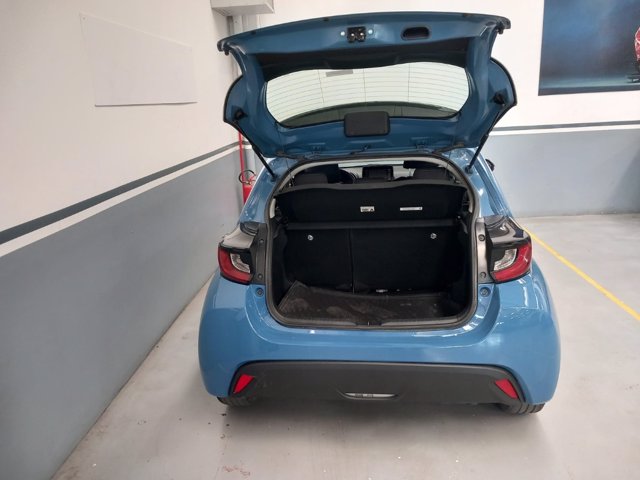 TOYOTA Yaris 1.5h active