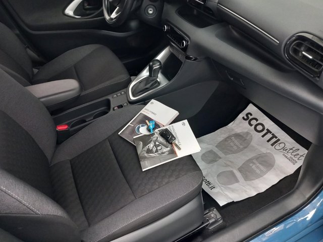 TOYOTA Yaris 1.5h active