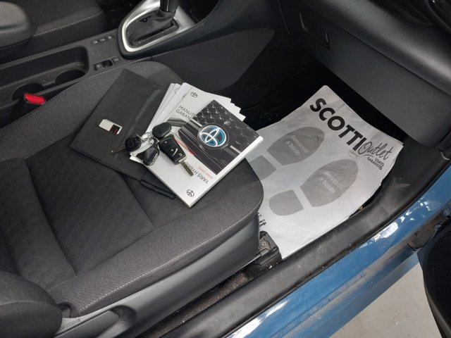 TOYOTA Yaris 1.5h active