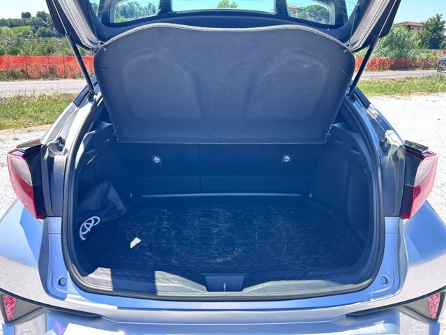 TOYOTA C-hr 1.8h business e-cvt