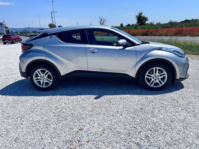 TOYOTA C-hr 1.8h business e-cvt