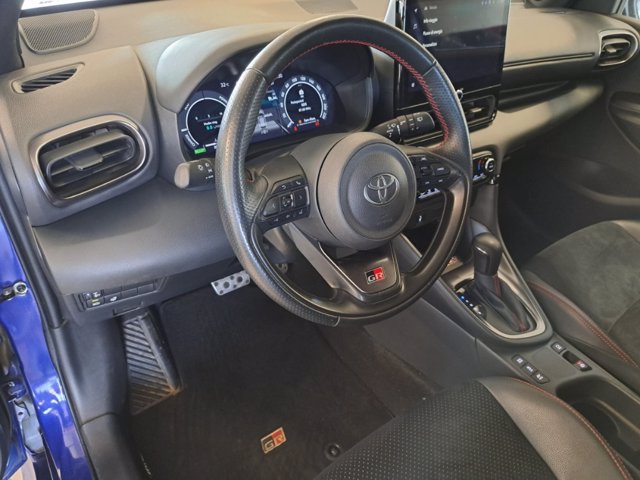 TOYOTA Yaris 1.5h 130 gr sport