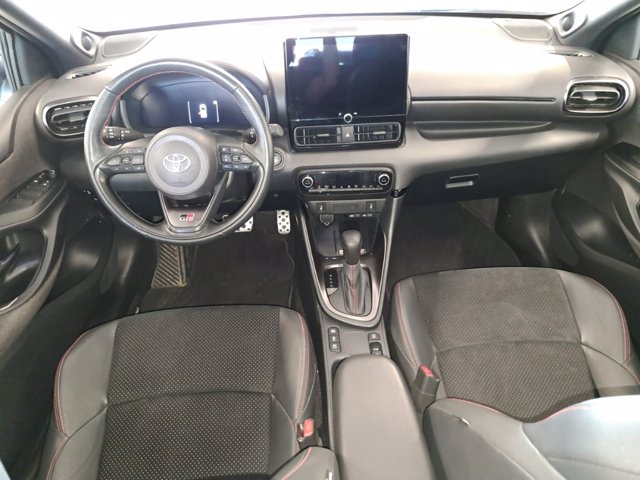 TOYOTA Yaris 1.5h 130 gr sport