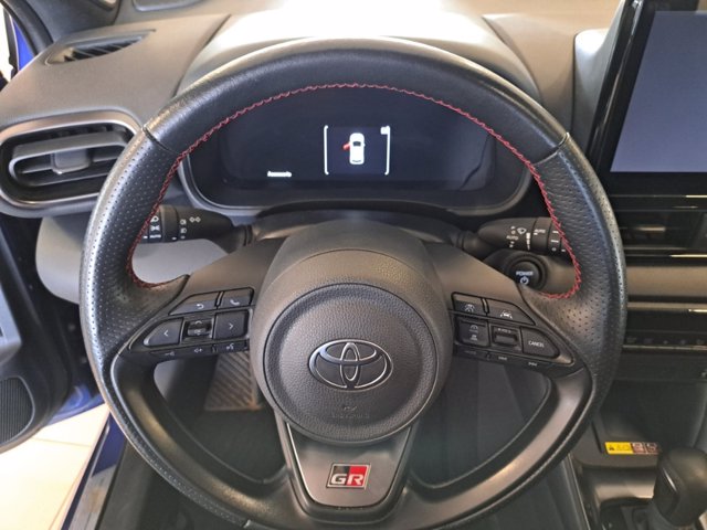 TOYOTA Yaris 1.5h 130 gr sport