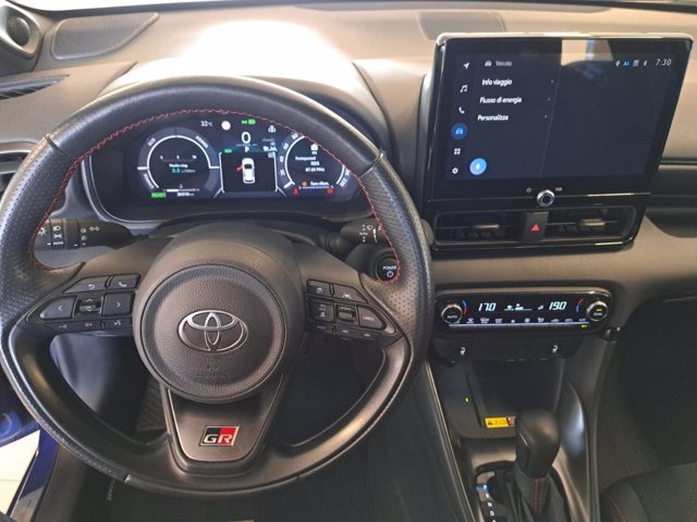 TOYOTA Yaris 1.5h 130 gr sport
